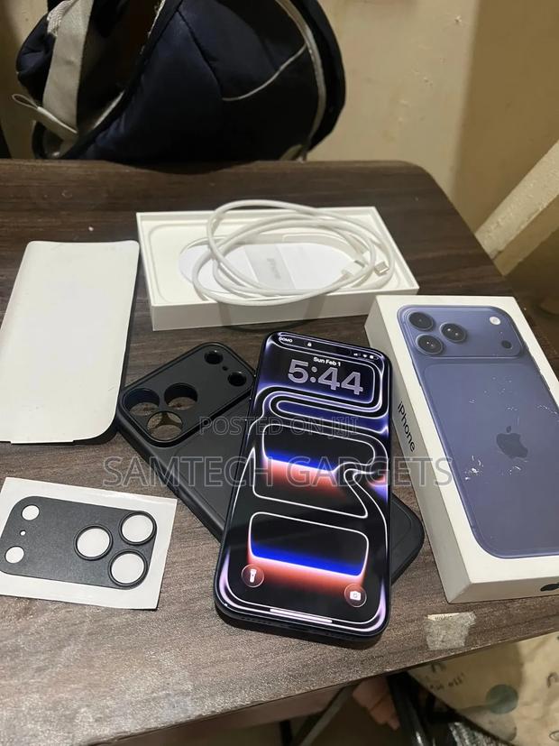 Apple iPhone 17 Pro Max 256 GB Blue - main view