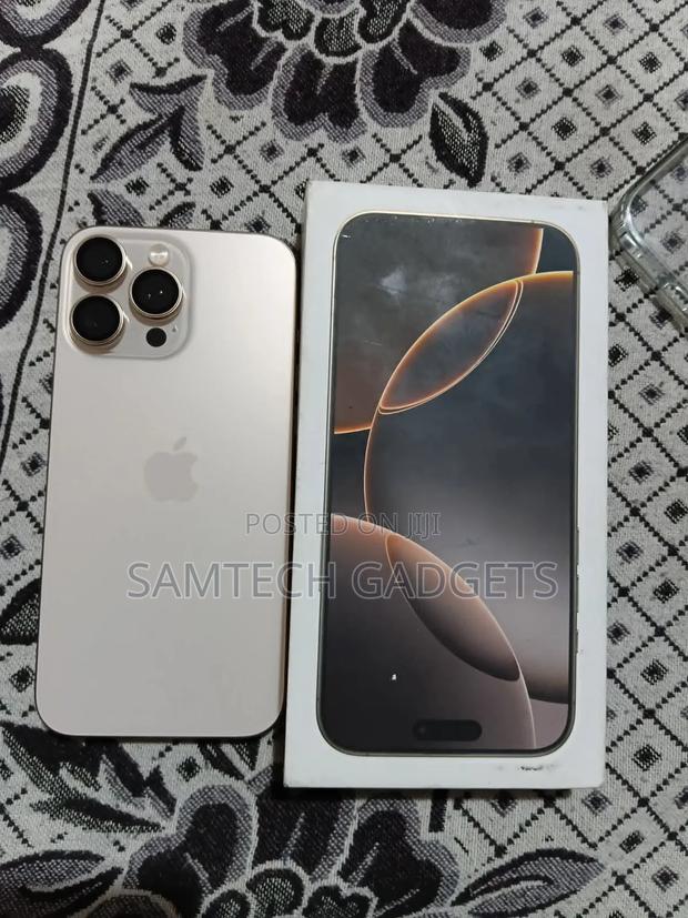 Apple iPhone 16 Pro Max 256 GB Gold - main view