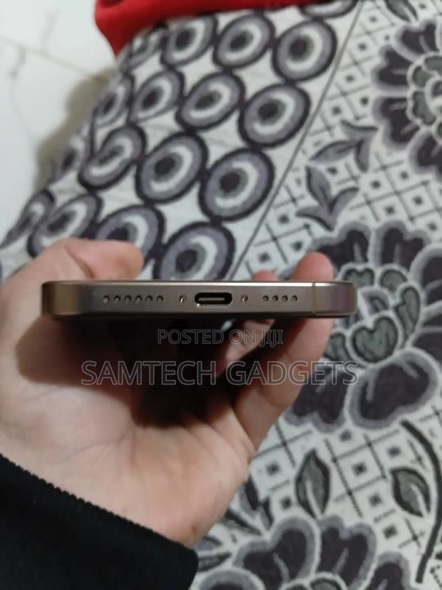 Apple iPhone 16 Pro Max 256 GB Gold - thumbnail 4