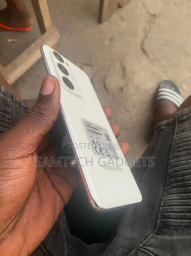 Tecno Spark 40 Pro+ 256 GB Silver - thumbnail 3
