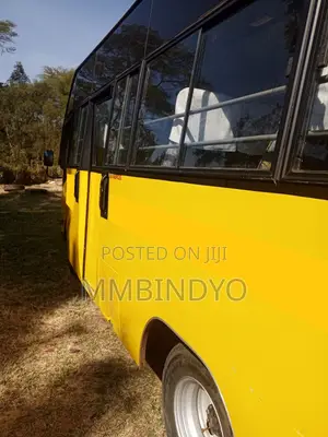 Isuzu NMR 2022 Yellow