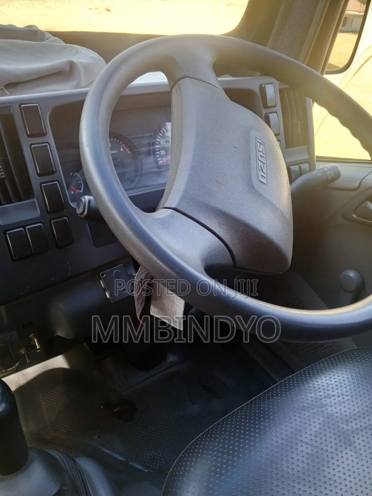 Isuzu NMR 2022 Yellow