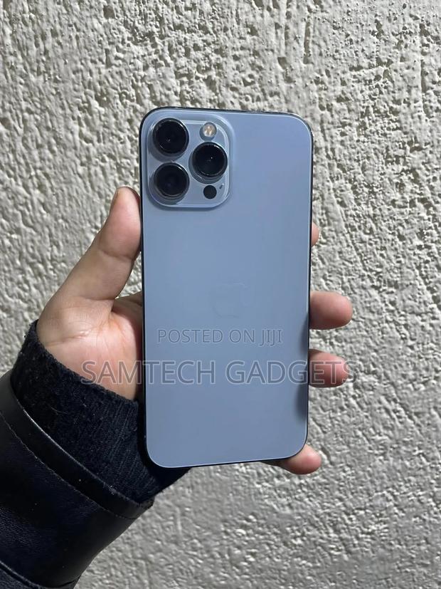Apple iPhone 13 Pro Max 256 GB Blue - main view