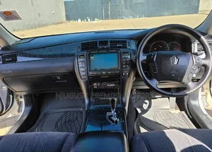 Toyota Crown 2006 White