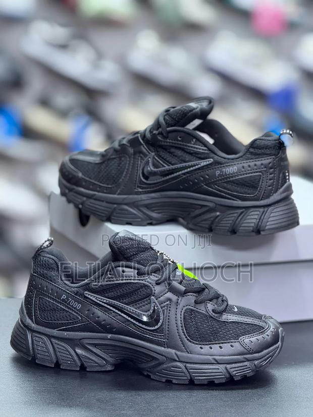 All Black Nike V5 Rnr (Runner) Sneakers