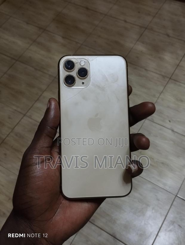 Apple iPhone 11 Pro 64 GB Gold - main view