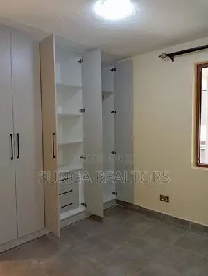 4bdrm Apartment in King'Ara Rd., Valley Arcade for sale