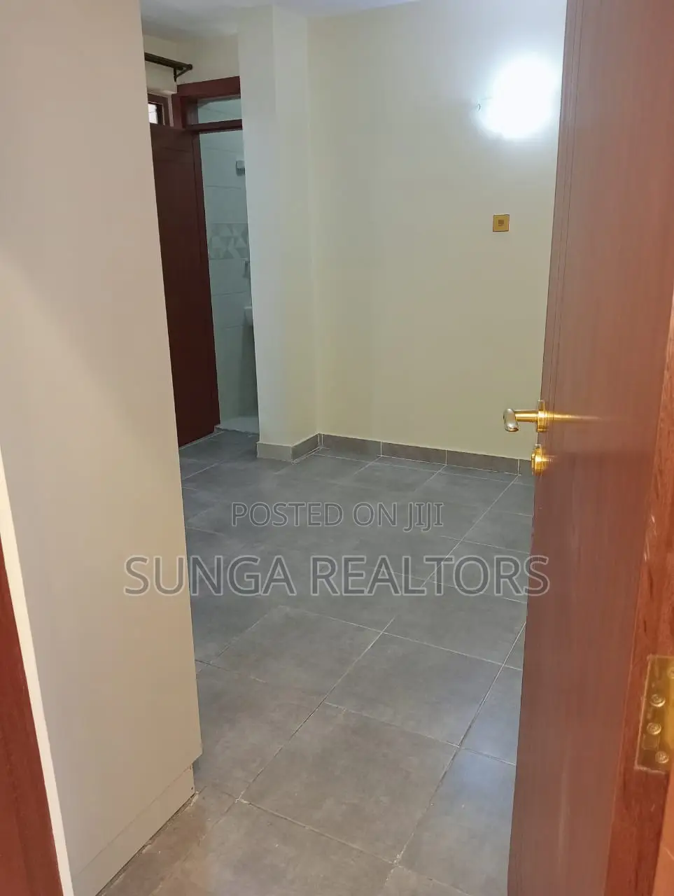 4bdrm Apartment in King'Ara Rd., Valley Arcade for sale