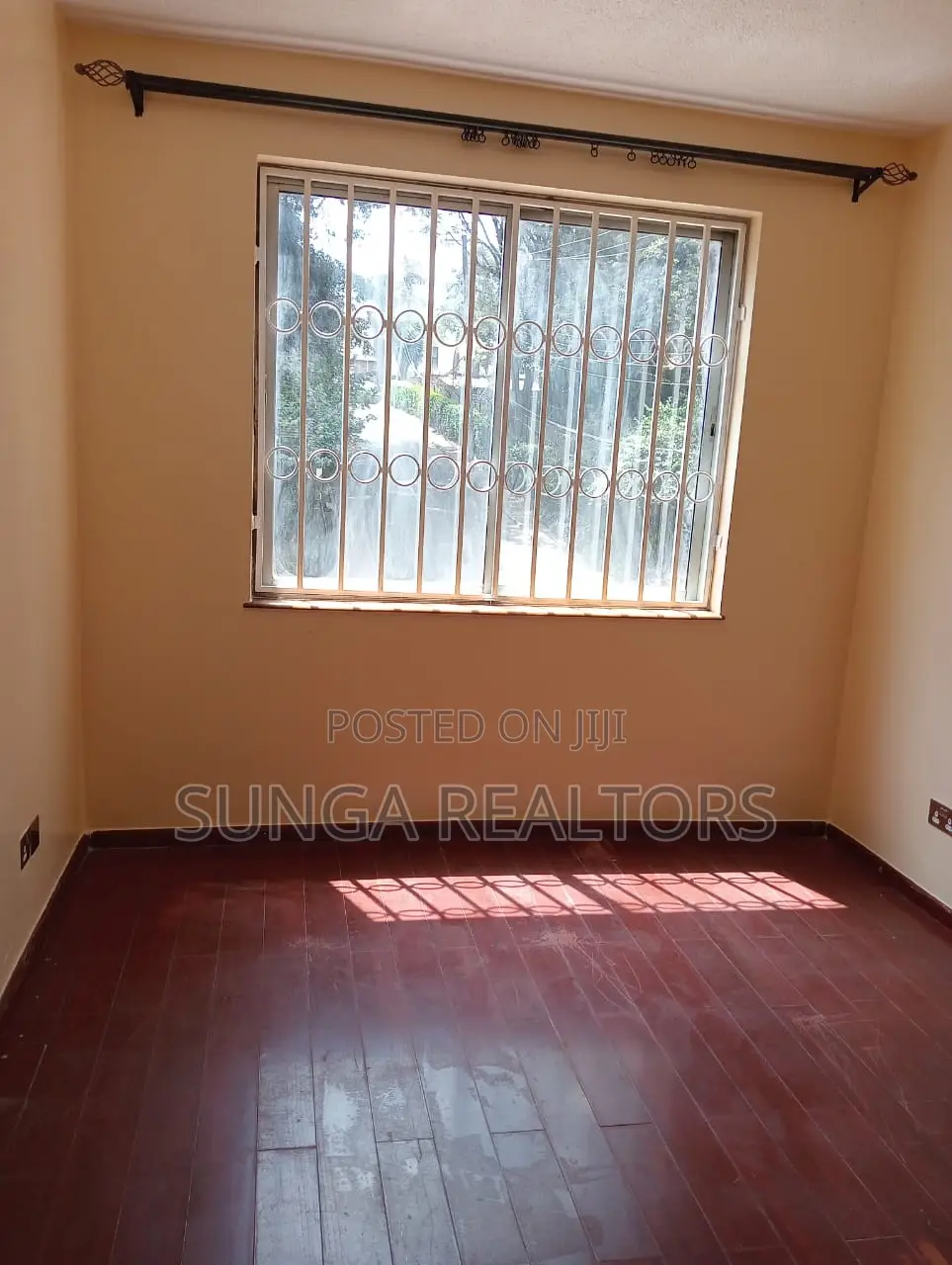 4bdrm Apartment in King'Ara Rd., Valley Arcade for sale