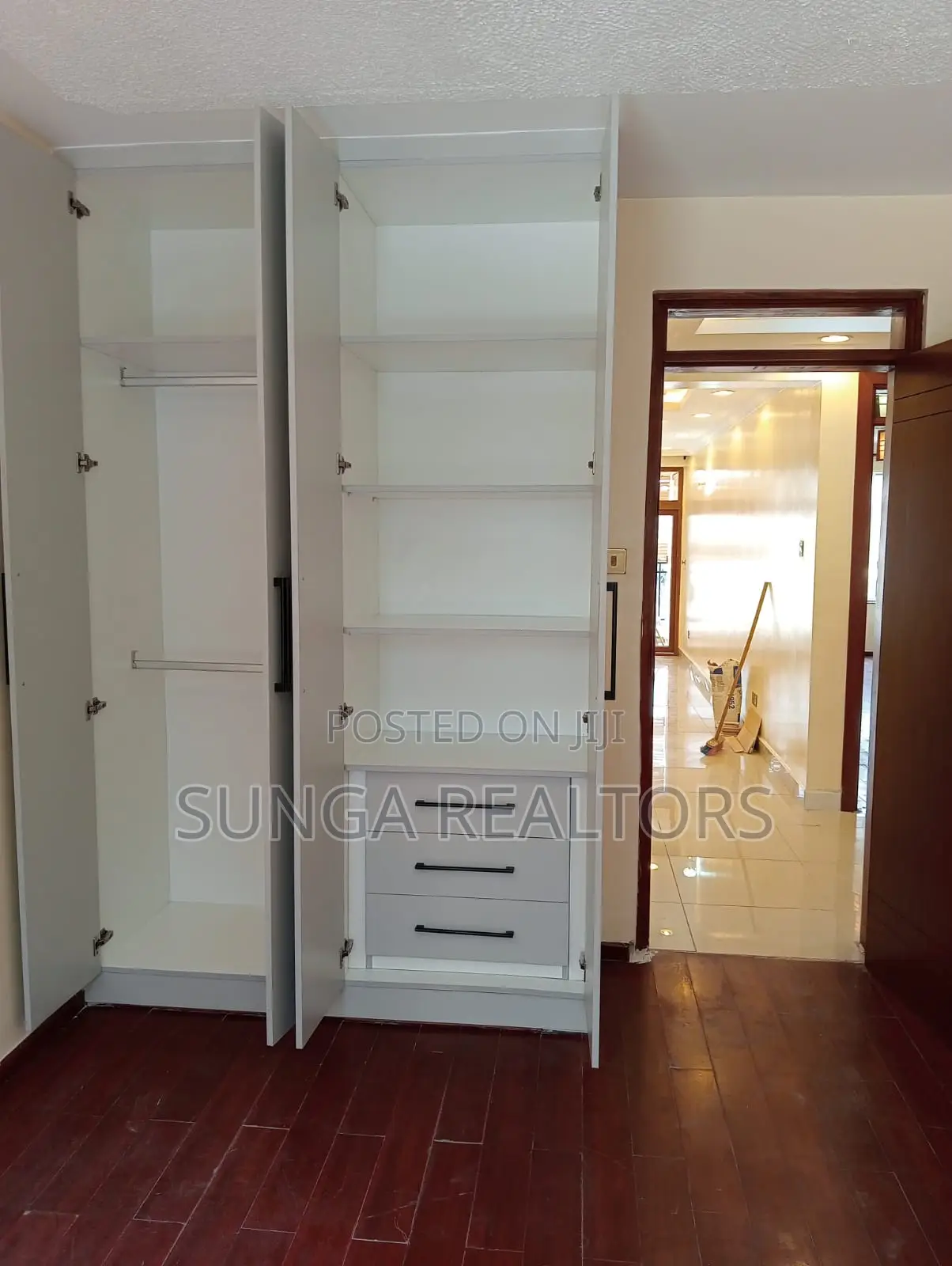 4bdrm Apartment in King'Ara Rd., Valley Arcade for sale