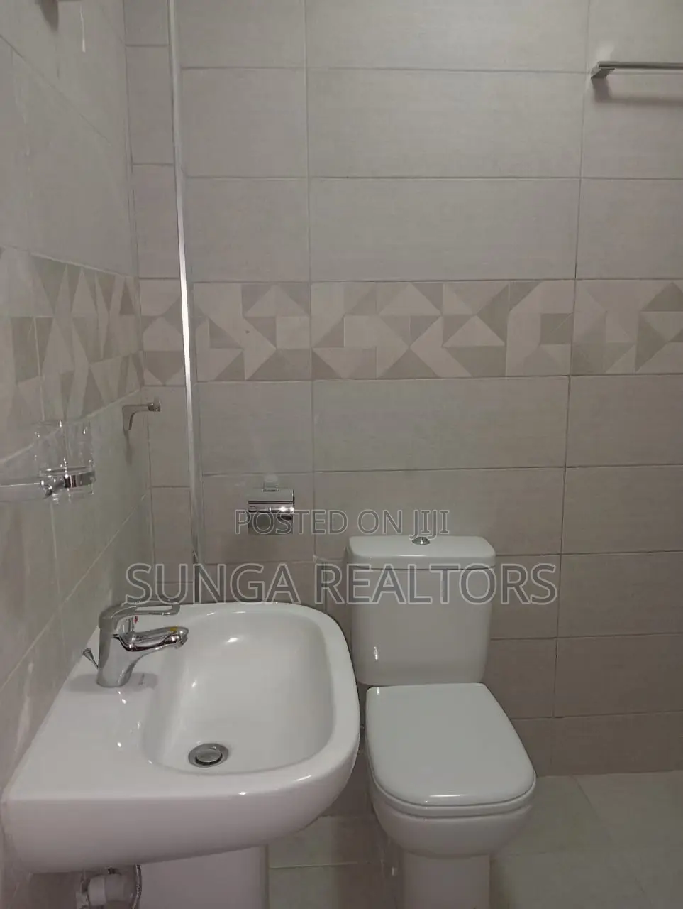 4bdrm Apartment in King'Ara Rd., Valley Arcade for sale