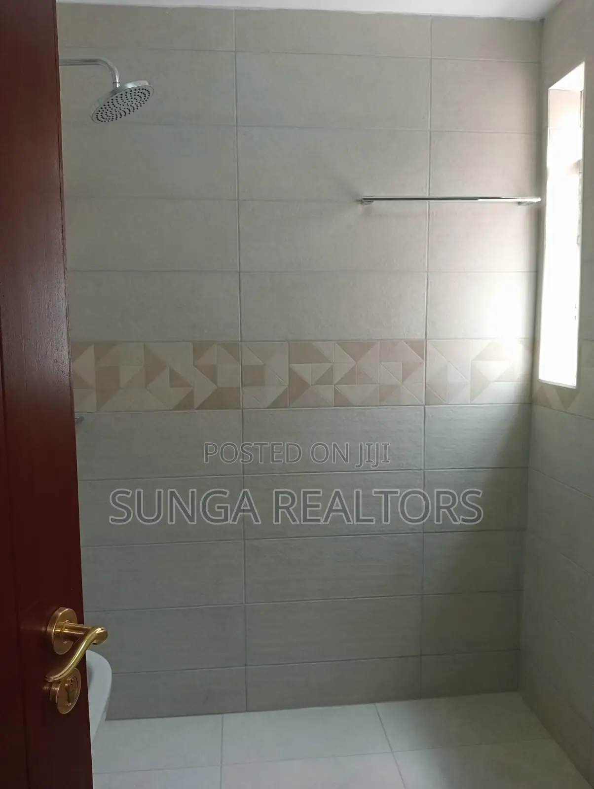 4bdrm Apartment in King'Ara Rd., Valley Arcade for sale