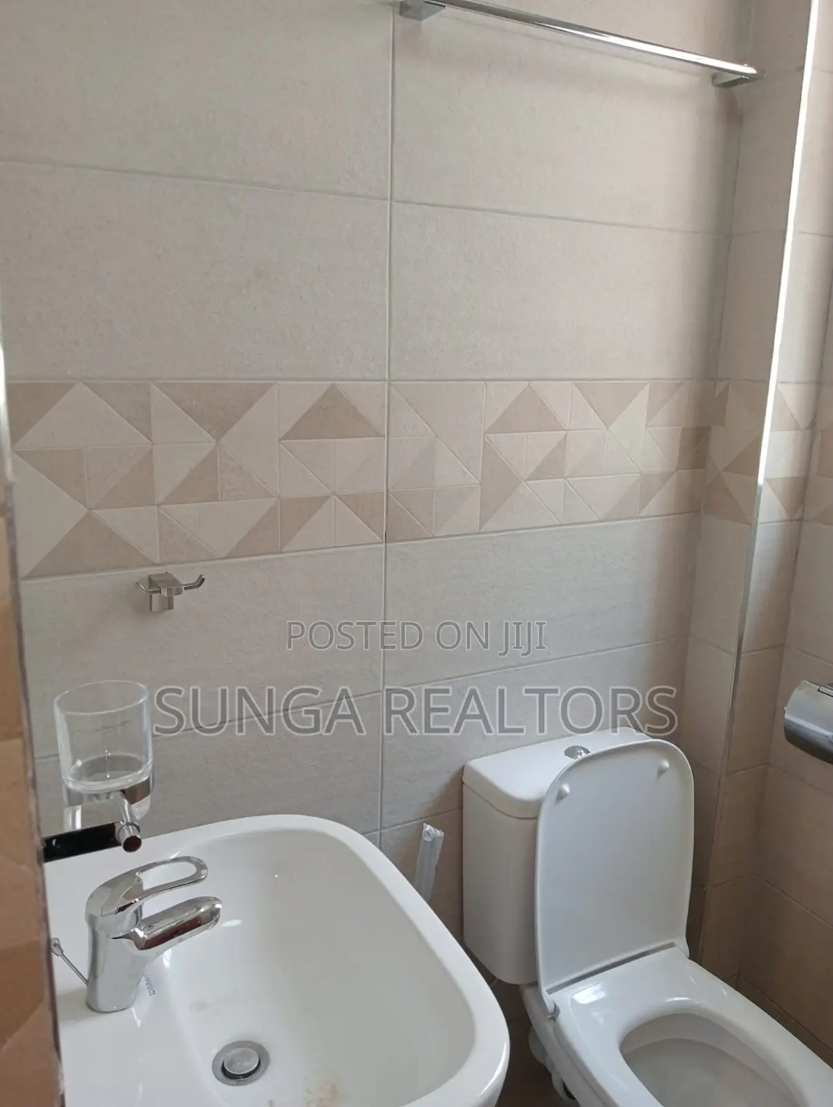 4bdrm Apartment in King'Ara Rd., Valley Arcade for sale