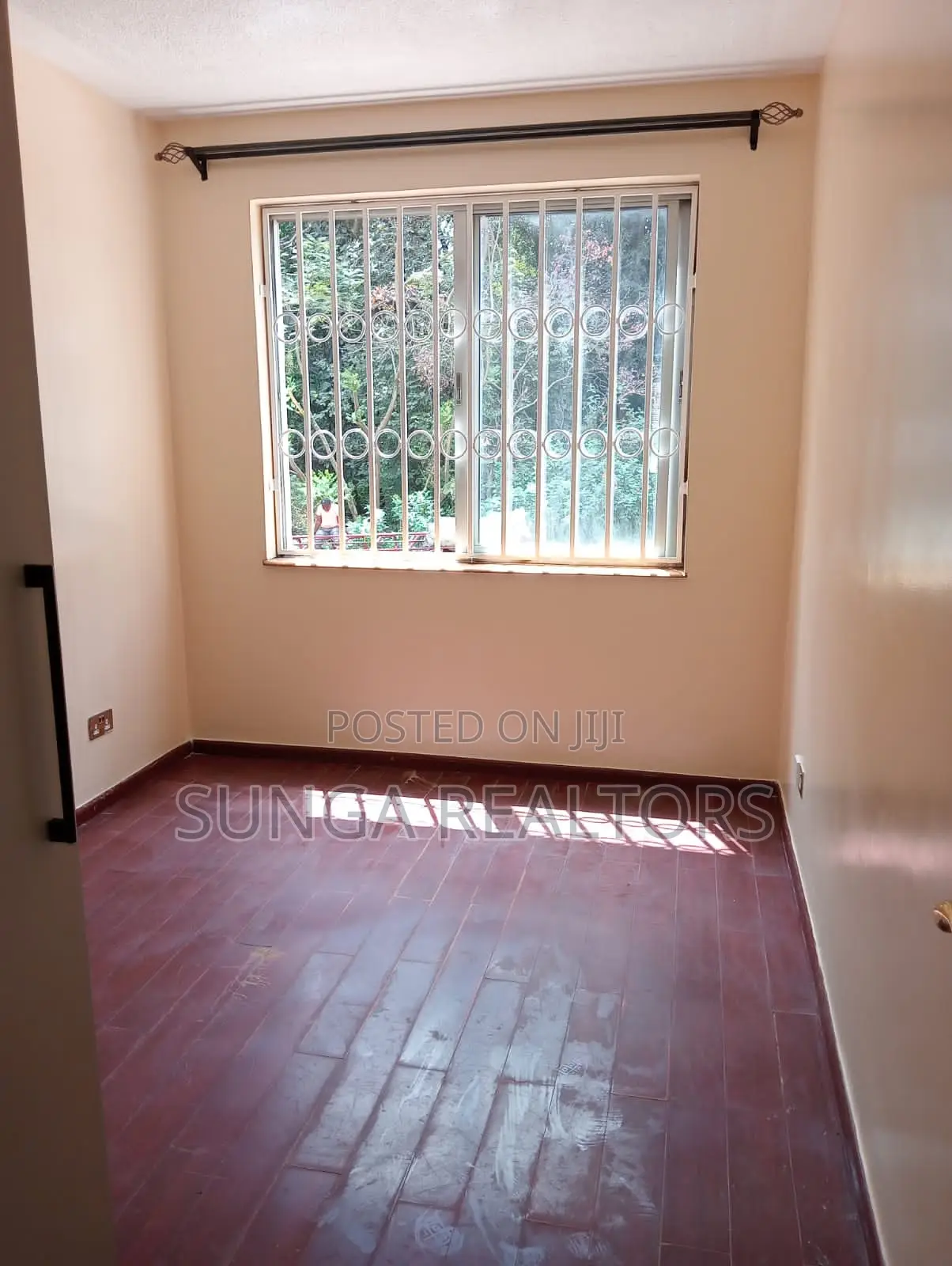 4bdrm Apartment in King'Ara Rd., Valley Arcade for sale