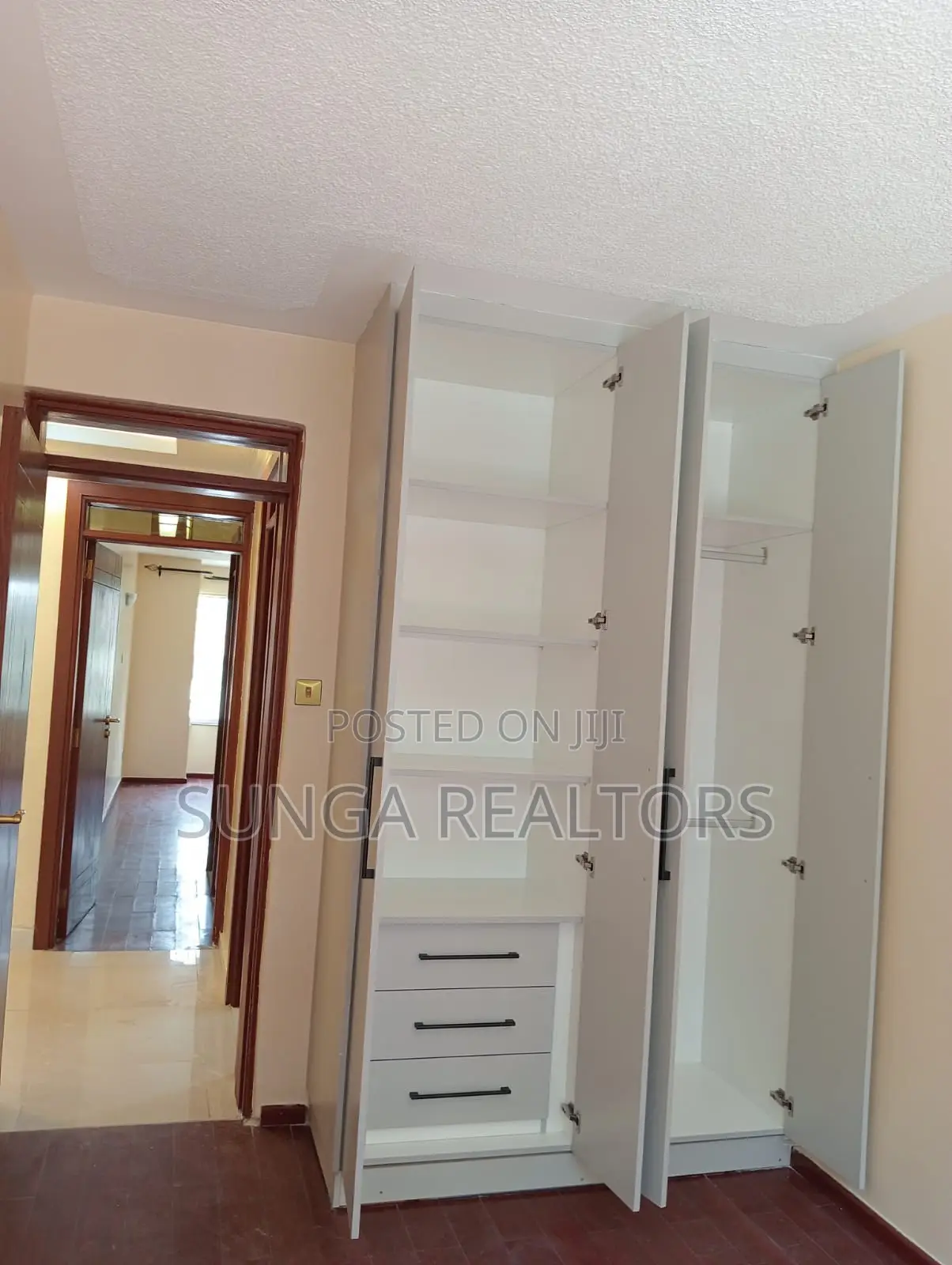 4bdrm Apartment in King'Ara Rd., Valley Arcade for sale