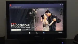Samsung 32-Inch Tv – Excellent Condition + Free Android Box