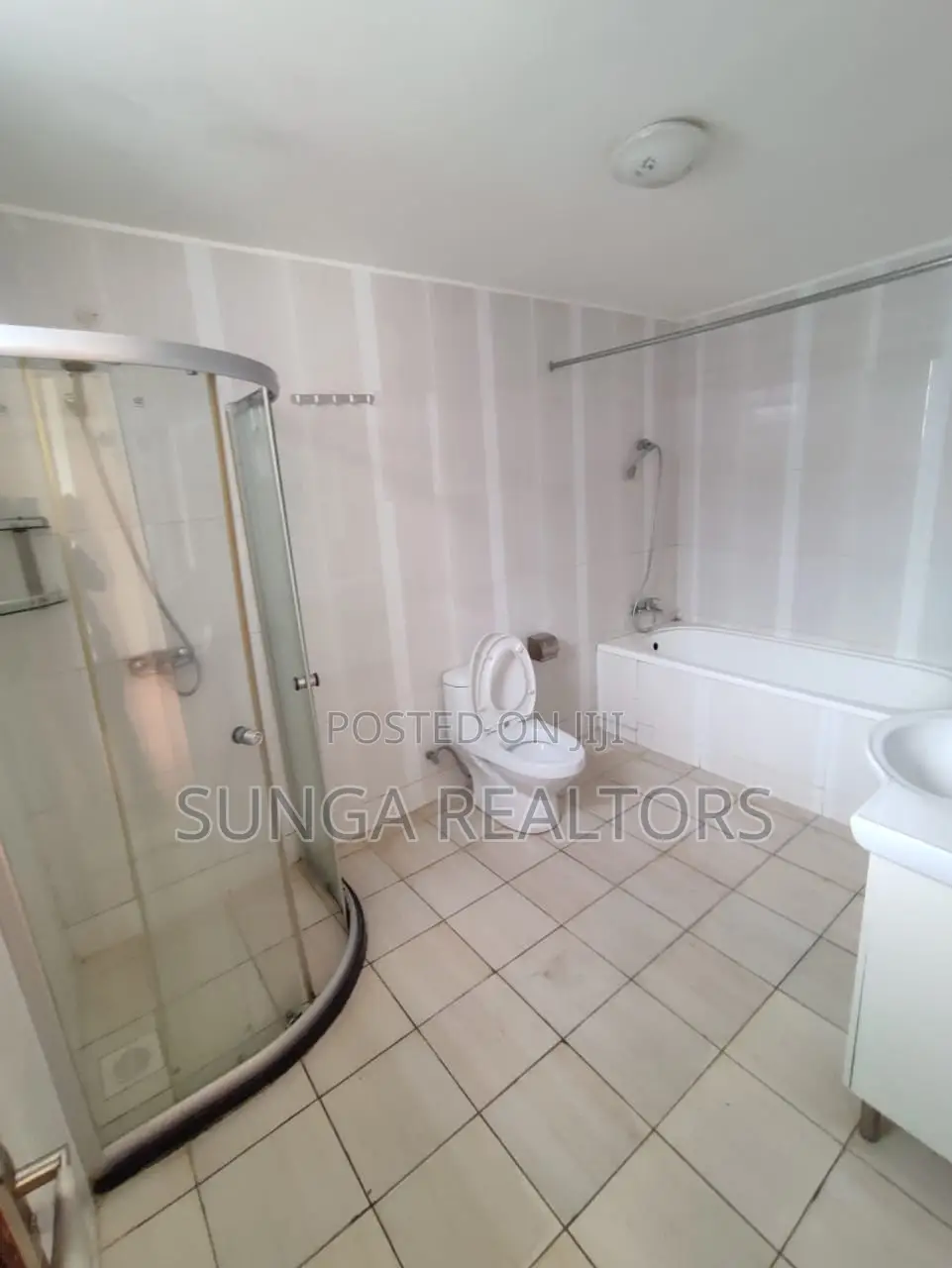 3bdrm Apartment in Mbaazi Rd., Valley Arcade for sale