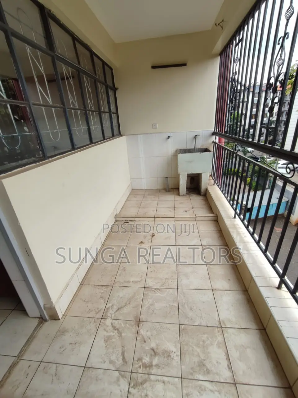 3bdrm Apartment in Mbaazi Rd., Valley Arcade for sale