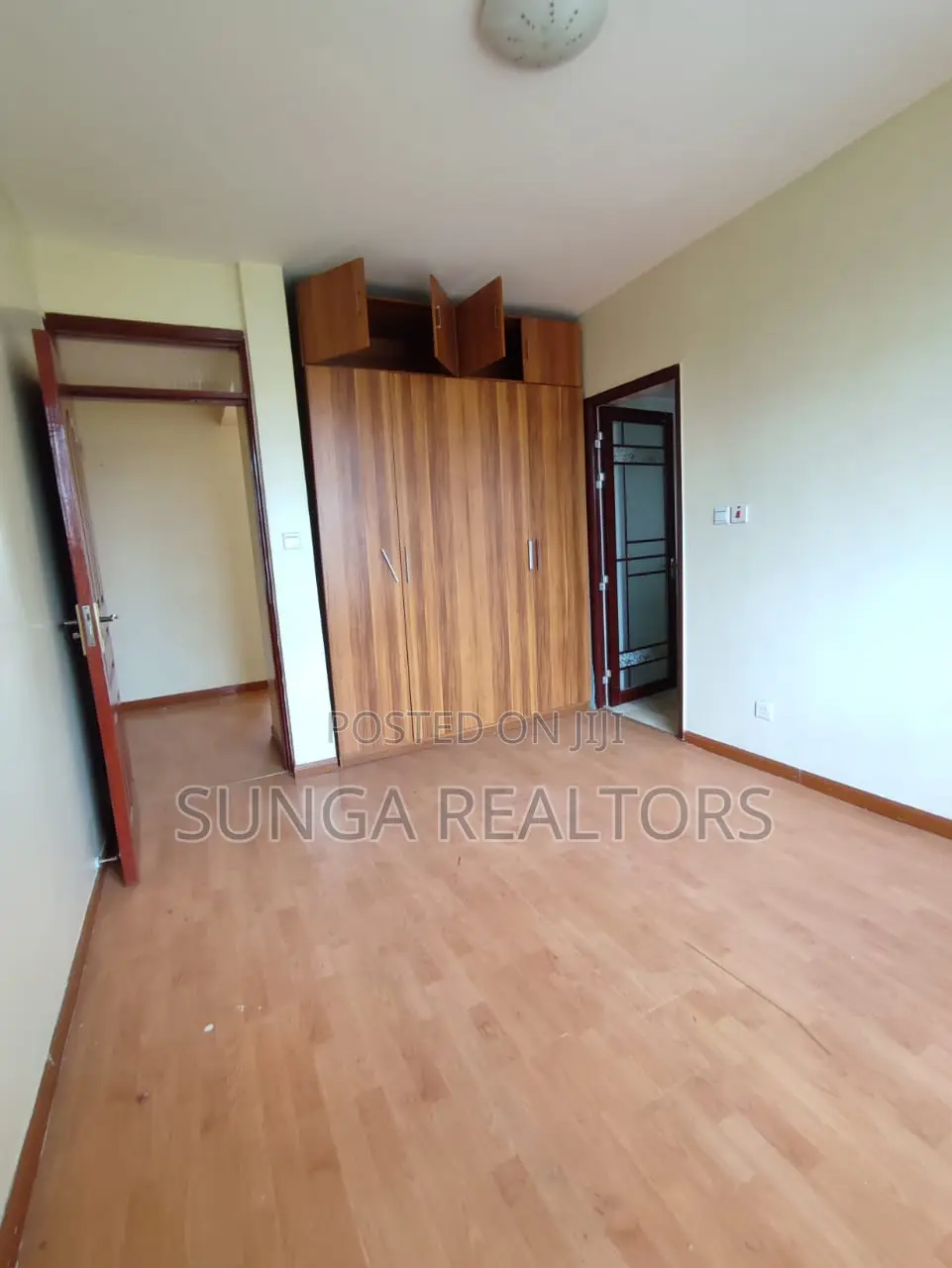 3bdrm Apartment in Mbaazi Rd., Valley Arcade for sale