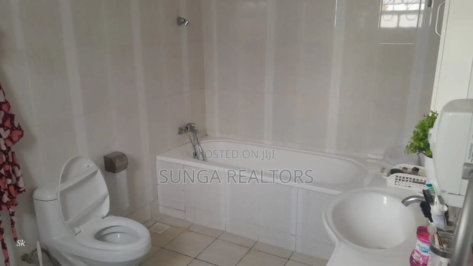 3bdrm Apartment in Mbaazi Rd., Valley Arcade for sale