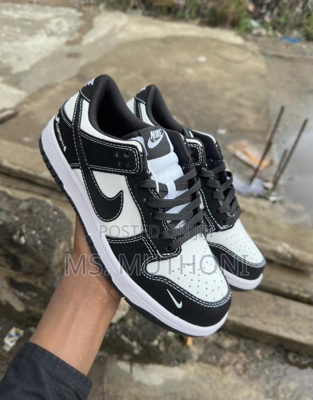 Nike Dunk Low "Black/White Sneakers in a Black and White Colorway - thumbnail 2