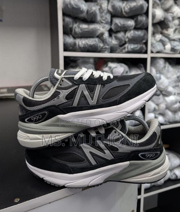 New Balance 990v6 Sneakers in the Black Colorway Size 40-45