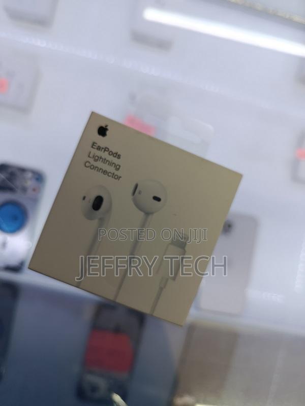 Apple Earpods With Lightning Connector. - thumbnail 2