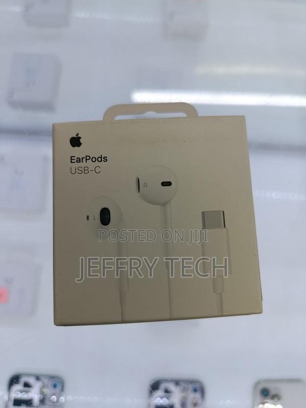 Apple Earpods (Usb-C) Wired Headphones.