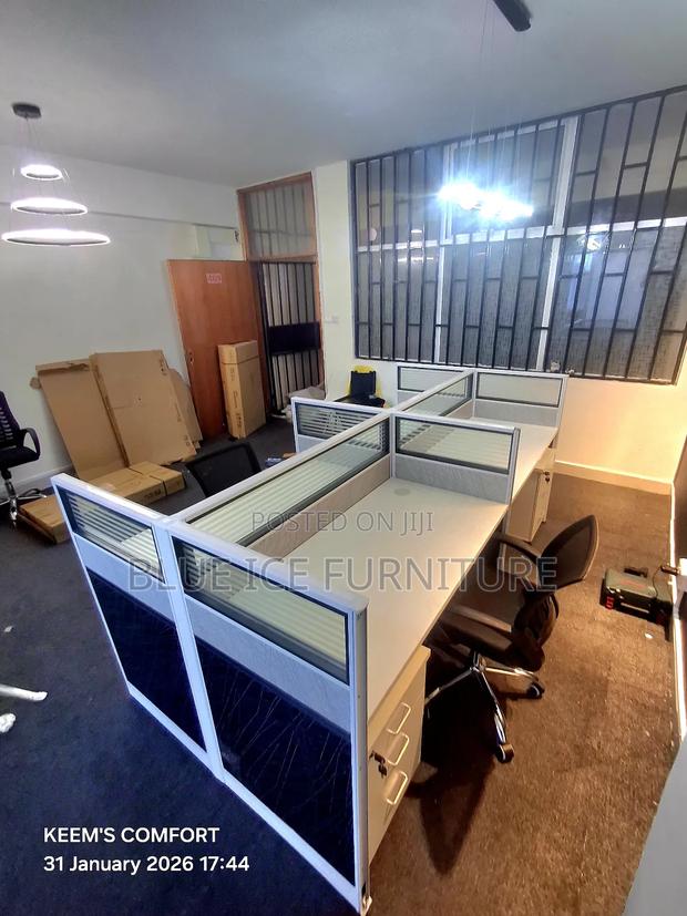 Office Cubicle Workstation - main view