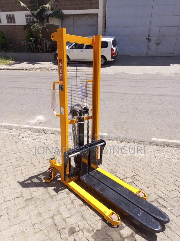 Manual Stacker/ Pallet Stacker - main view