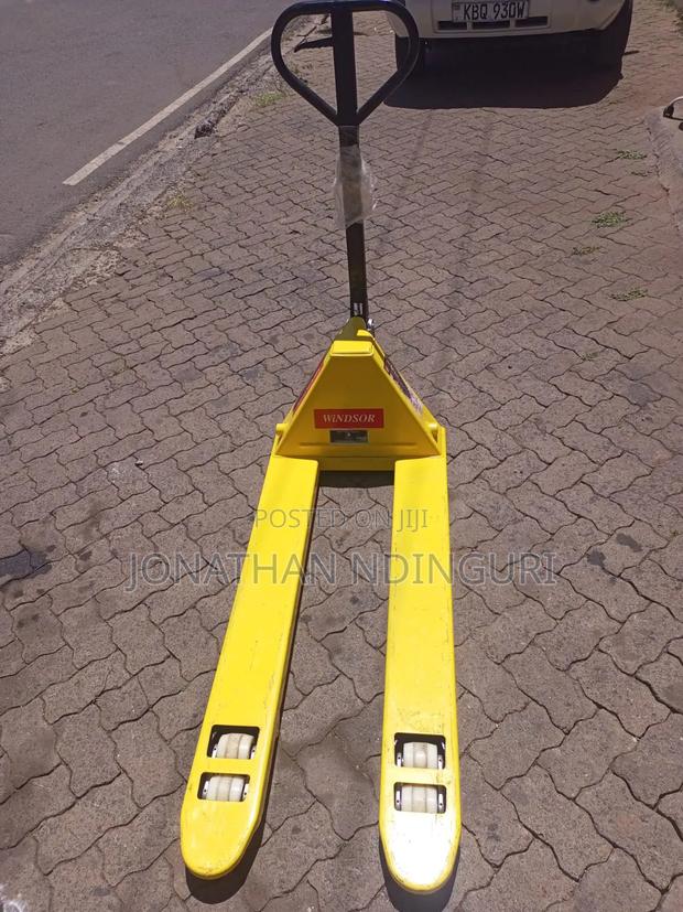 Hydraulic Hand Pallet Trolley - thumbnail 3