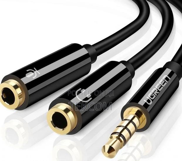 Ugreen 3.5mm Male To 2 Female Audio Cable 20cm (Black)