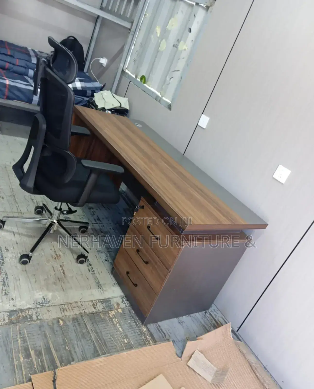 Executive 1.4m Office Desk – Elegant Professional Design