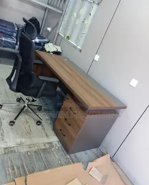 Executive 1.4m Office Desk – Elegant Professional Design
