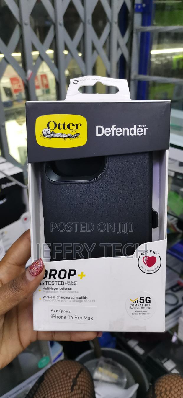 Miseas Otterbox iPhone 16 Pro Max Commuter Series Case - Black - main view