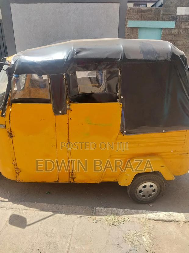 Piaggio Scooter 2014 Yellow - thumbnail 2