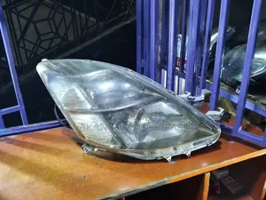 Toyota Isis Model 2004/2007 (First Generation) Xenon Headlamp,