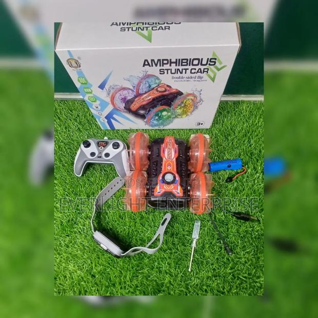 Ambhibious Stunt Car - thumbnail 2