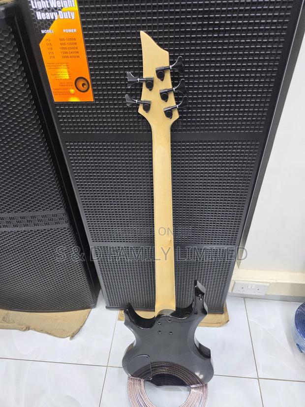 Peavey 5 String Passive Bass Guitar - thumbnail 2