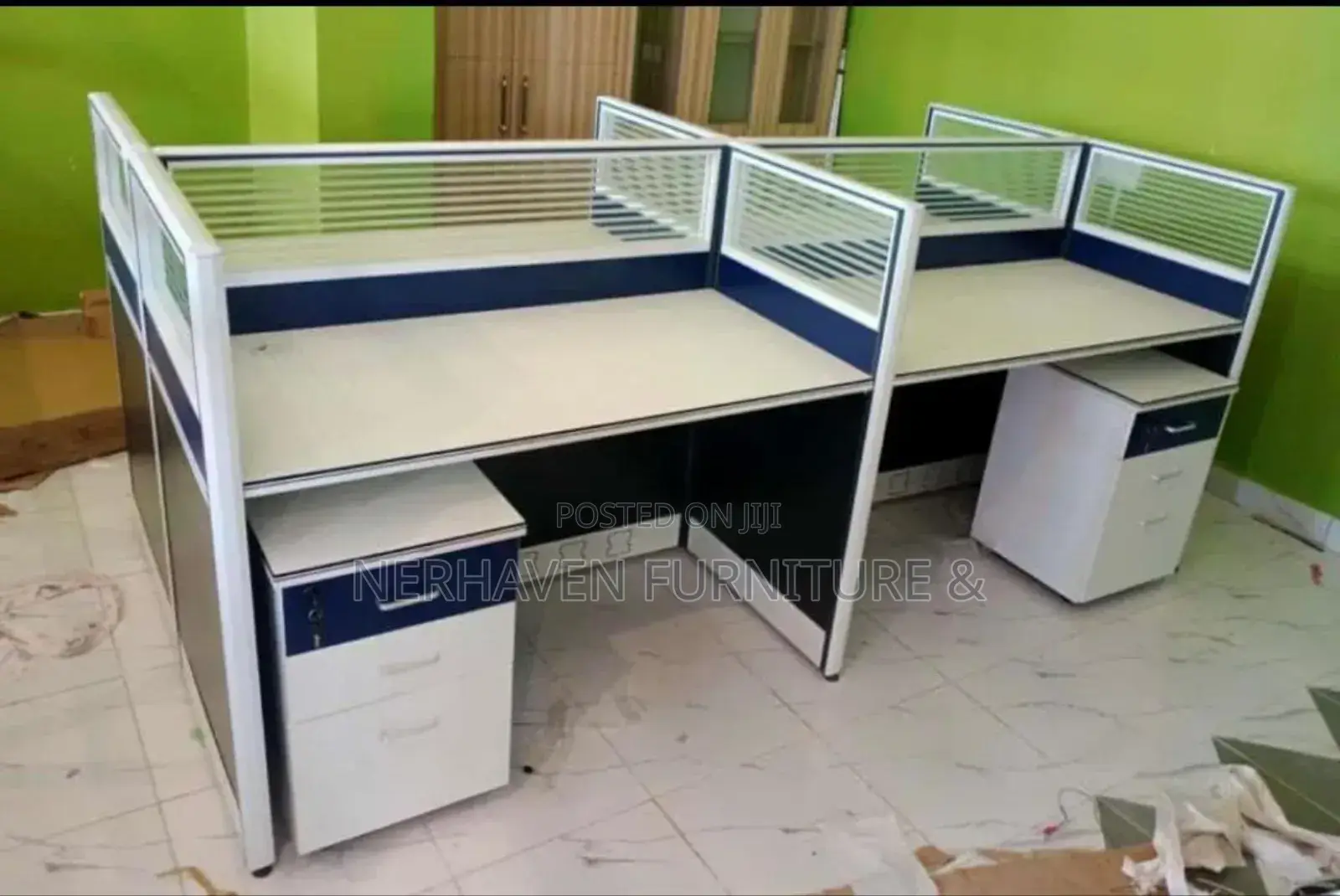 4-Way Working Station – Modern Collaborative Office Desk