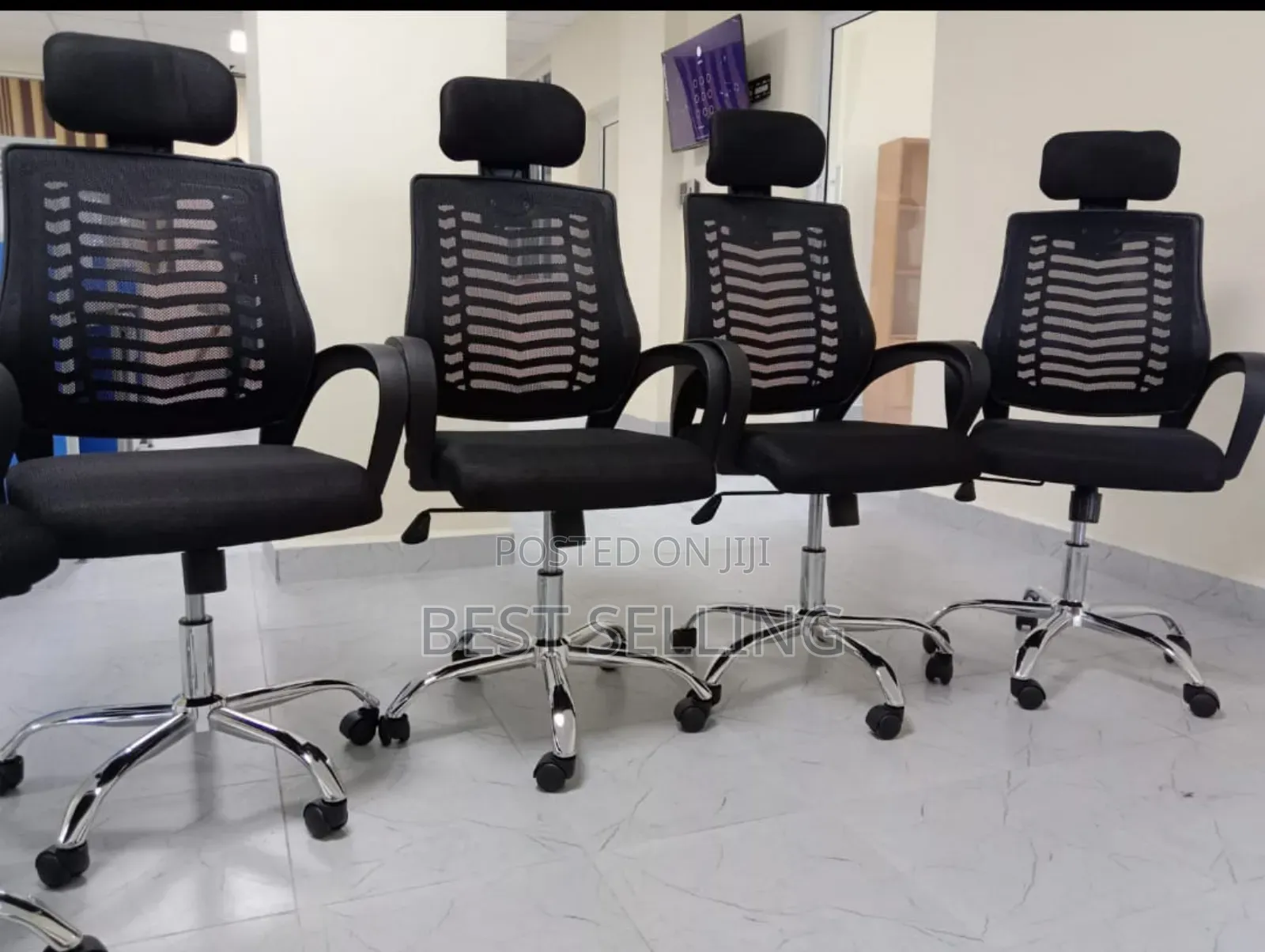 Relaxable Headrest Chair
