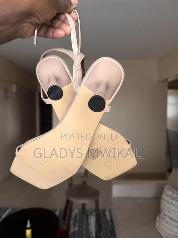 Nude Heels - thumbnail 3