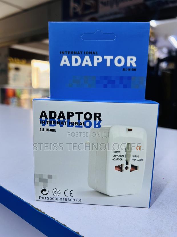 International Universal Adapter - main view