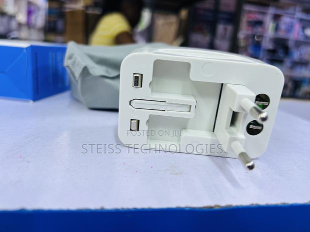 International Universal Adapter - thumbnail 8