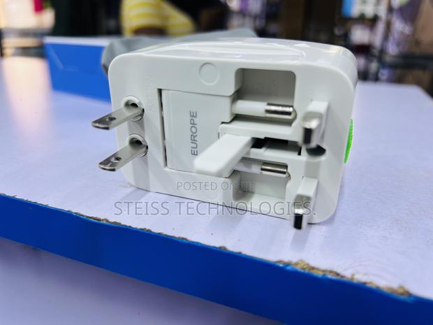 International Universal Adapter - thumbnail 5
