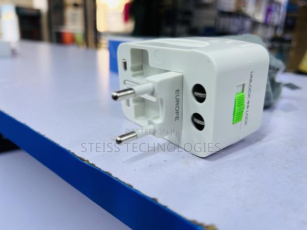 International Universal Adapter - thumbnail 7