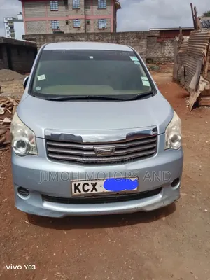 Toyota Noah 2012 White