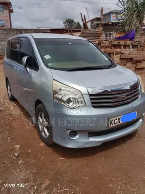 Toyota Noah 2012 White
