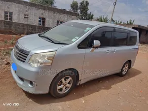 Toyota Noah 2012 White