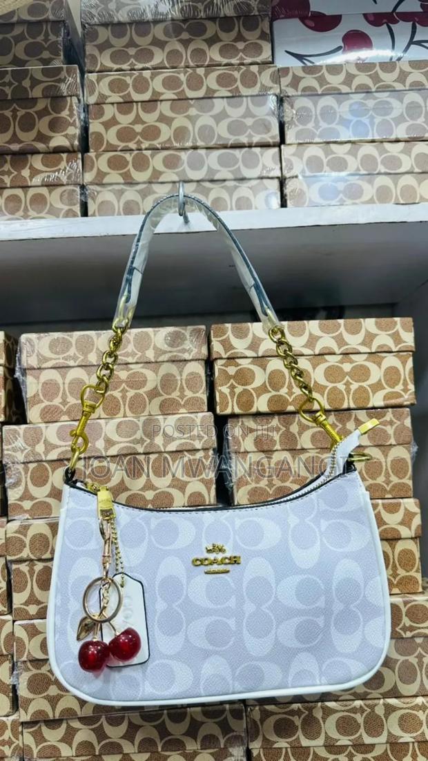 Quality Teri Coach Shoulder Bag(Fully Boxed) - thumbnail 3